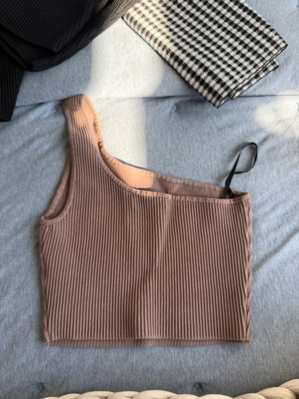 Babaton Ribbed One-Shoulder Crop Top - Picture 3 of 3